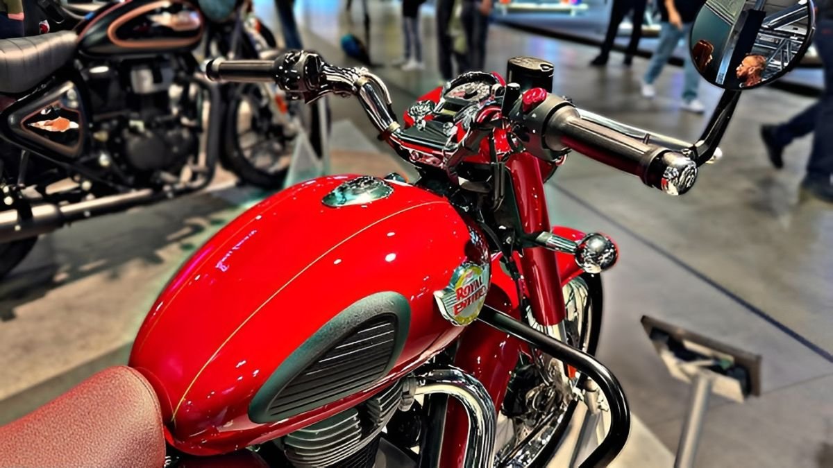 royal enfield bobber, royal enfield 2025, royal enfield new bike, bobber bike 2025, royal enfield design, retro bike india, royal enfield speed, royal enfield features, royal enfield launch, classic bobber motorcycle,